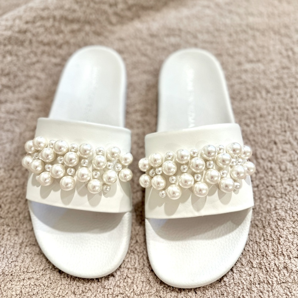 NEW Stuart Weitzman Pearl Stud Goldie Pool Slide in White